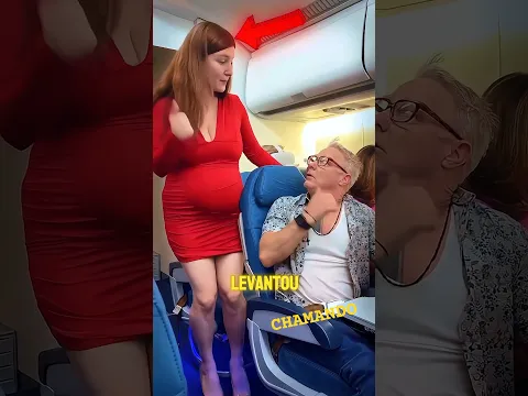 Todos Julgaram o Idoso no Avião Até a Porta do Banheiro Abrir🫣