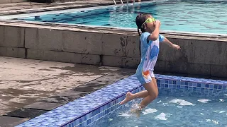 Berenang bareng Adek Adek kalian liburan kemana temen temen?