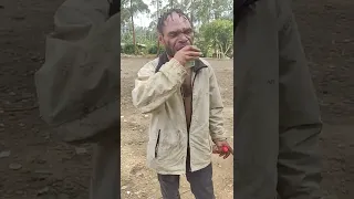 Home Less man Telling his story Of how he survived the Fight in Kandep 😱😱😱😱😱😱😱😱