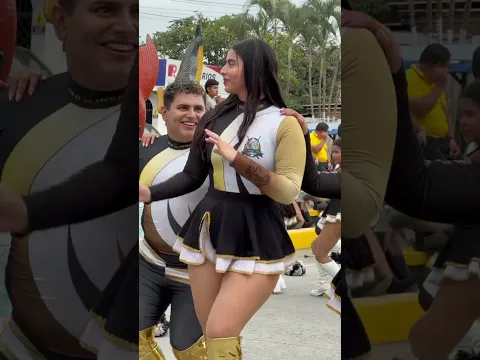 Eliana la bastonera más viral del Ecuador😍🔥 #desfile #viralshort #baile #caporal