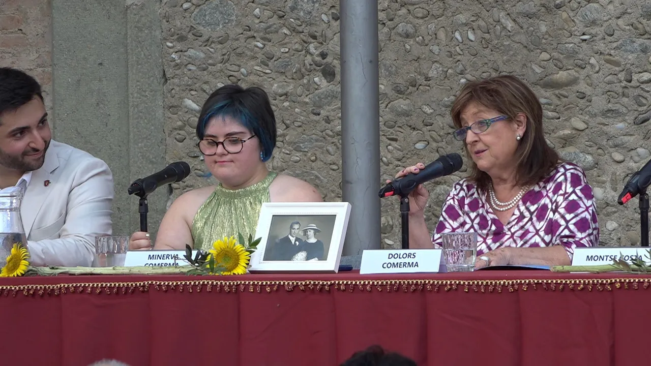 Minerva i Dolors Comerma donen el tret de sortida de la Festa Major de Manlleu amb el pregó