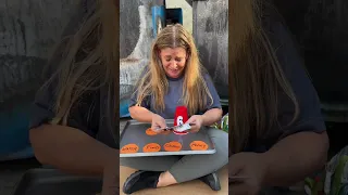 Homeless woman receives life-changing gift and doesn’t have to sleep outside anymore ￼