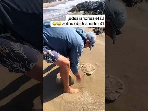 لماذا غسل هذا الأب الرمل؟ السر سيصدمك! 🏖️😱