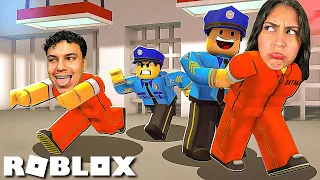 ESCAPAMOS de um POLICIAL MUITO DOIDÃO no ROBLOX!