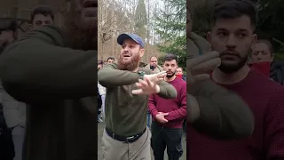اقوی معجزة في العالم القران العظيم.شاب لايستطيع يسمع ولايتكلم منذ ولادة.في المانيا