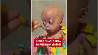 Uma só resenha, tomando iogurte