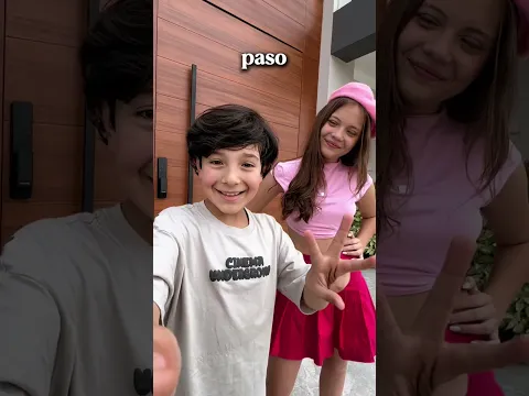 Megan intenta hacer la cara de Ricky Limon