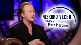 Štěpán Kozub – jeden z najúspešnejších českých komikov u Petra Marcina 🎙️ | Neskoro večer