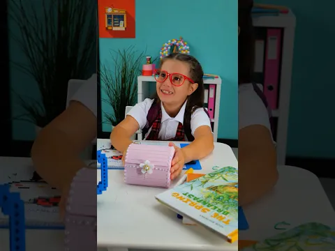 💍TOO MANY JEWELS? Make a DIY JEWELRY BOX in MINUTES! 🎀📦 #shorts #kids