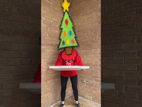 Rockin’ around the Christmas tree! 🎄 #christmas #christmascountdown #riceart