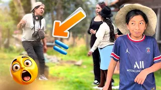 En este video le di la p4stilla 4zul a mi hermano Adonis. No te puedes perder su divertida reacción