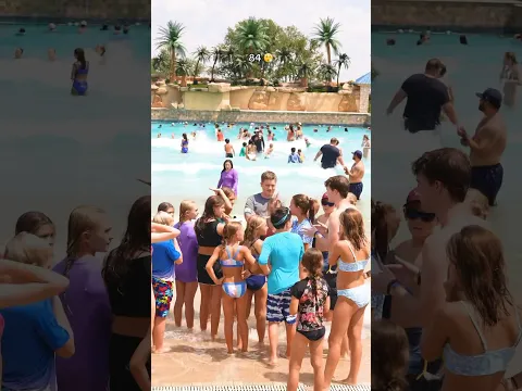 The huge group at the end 🤣 #waterpark #challenge
