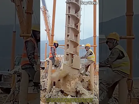 건설 현장 굴착기 스크루 토사 제거 작업 #worker #process #drilling #construction #cleaning