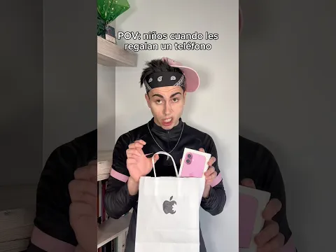 Niños cuando les regalan un teléfono 😂