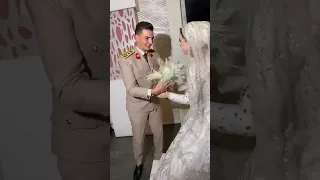 العريس لما يكون ضابط وبيحب العروسه اوي مشاء الله عليهم وعلى جمال حبهم بجد ♥️♥️😘