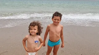 Kids play funny vidéos Kids boys