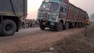 3718 Tata Motors 14 Wheeler Truck Stuck Rescued by Jcb 3dx Machine And Tata 12 Wheeler Tipper Truck.