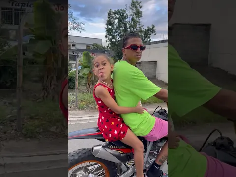 Cuando las niñas montan una motocross 🏍️👧🤣 #motocross #moto #croos #viral #funny #comedia #shorts
