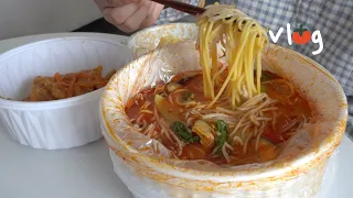 ENG) 연휴(먹방)에 진심인 편 / 1인가구 집밥 / 설맞이 잡채 / 새 러그로 침실 꾸미고 구독자 이벤트 포장하는 일상 / 분짜,멘보샤,애플망고빙수,유니짜장,마라탕