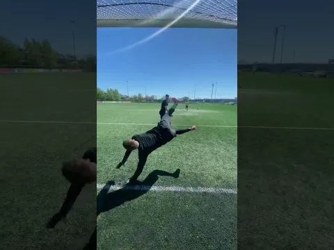 CRAZY GOALKEEPER TRAINING 🧤🤯 #shorts