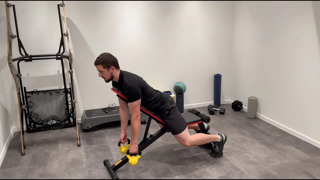 Image Kettlebell-Silverback-Shrug auf Schrägbank