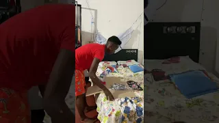 Cuando tu madre te ve acostado 😂