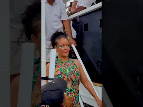 Rihanna in Barbados yesterday 🇧🇧
