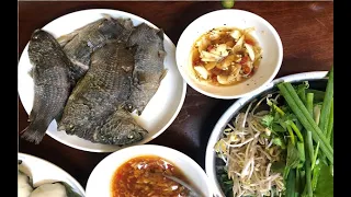 CÁ RÔ ĐỒNG RANG MUỐI ĂN KÈM VỚI RAU SỐNG MẮN TỎI - PHIÊN BẢN THÔ
