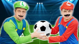 Super Mario vs Luigi! Who is better at football?