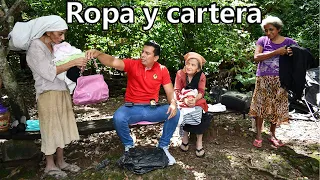 Les lleve ropa nueva, no lo podían creer, familia Gómez – Ediciones Mendoza