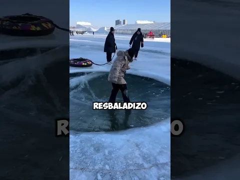 Nunca entres en hielo, mascota 😱 #shorts