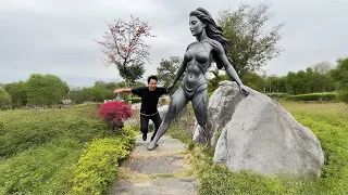 The stone sculpture has become a spirit, and it even tripped me