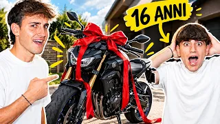 Regalo una MOTO a mio FRATELLO di 16 ANNI *SORPRESA*