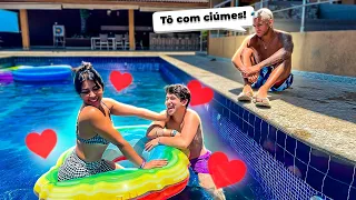 FIZ CIÚMES NELE COM OUTRO POR 24 HORAS NA MANSÃO DE NATAL!