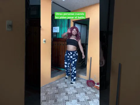 Yo cuando me piden pasar el balón 😂🤣 #humor #shots #viral