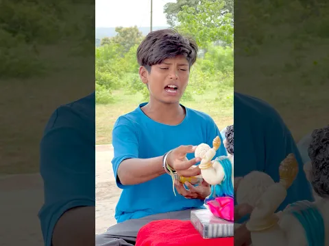 एक पागल के हाथ से गणपति बप्पा ने खाए लड्डू😱🙏🏻#arjun#devipujak #shortvideo #viral_video 😍😘