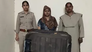 पति फ़िरोज़ का क़त्ल करके अटैची मे लाश लेजाते हुए पत्नी प्रीति शर्मा, सहेली और आशिक़ के साथ गिरफ़्तार