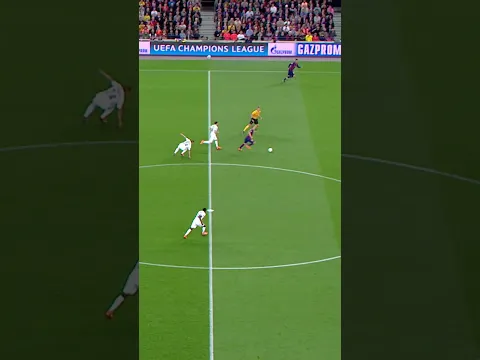 Iniesta doing Iniesta things 🎯