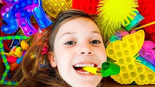 POP-IT FIDGETS!!!! Trading with my Brother!