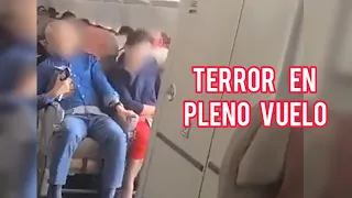 💥Pánico.Un hombre abrió la puerta de emergencia en pleno vuelo.