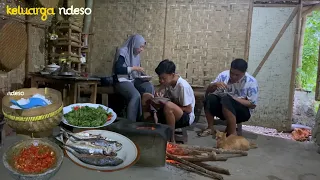 hujan masih tak reda,sarapan dengan menu dadakan sungguh nikmat,sambel terasi, ikan goreng,kulupan