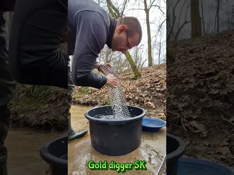 Finding Real Gold in the Stream! Panning Like a Pro #GoldRush