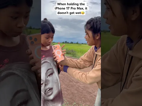 When holding the iPhone 17 Pro Max, it doesn't get wet.🤣 #edit #funny #comedy