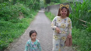 EMAK SAMA KITY LIAT POHON RAKSASA‼️‼️😱😱