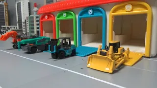 4대 중장비 트럭 자동차, 차고지 출발! 4 heavy-duty truck cars, departing from the garage!