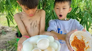 Wow.Eating eggs time,Poor child & rich child are eating eggs in the farm.