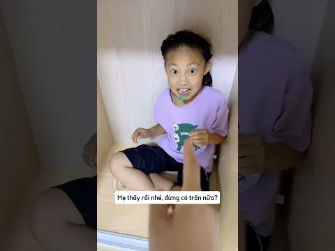 Cả gia đình trốn tôi ăn kẹo