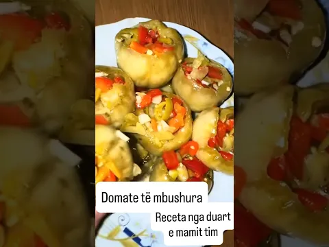 🍅 Nëse nuk i keni provuar kështu domatet jeshile, po humbisni një nga turshitë më të mira! 🤤