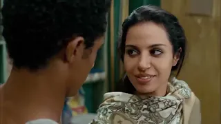 استناها اول ما دخلت البيت وراح وقفها  في بير السلم اتاريها كان نفسها فيه من زمان