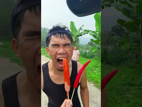 thử thách vui nhộn cùng những lựa chọn hài hước với xúc xích siêu ngon và ớt cay khổng lồ#shorts